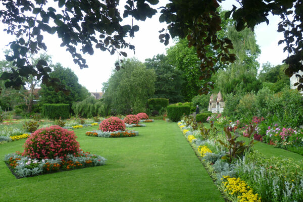 Southover-Grange-Gardens-2
