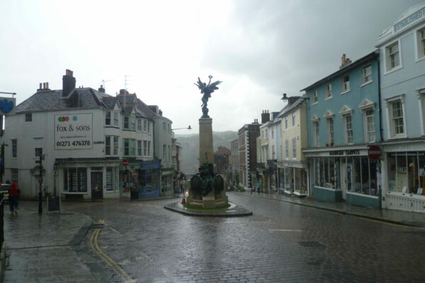Statue-in-Lewes-High-Street